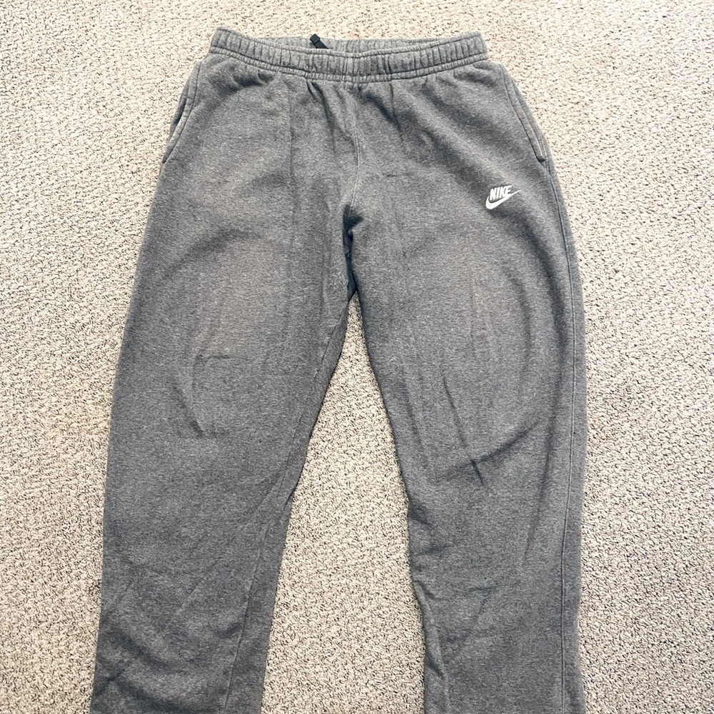 Nike standard fit Heather grey men’s sweatpants (L)